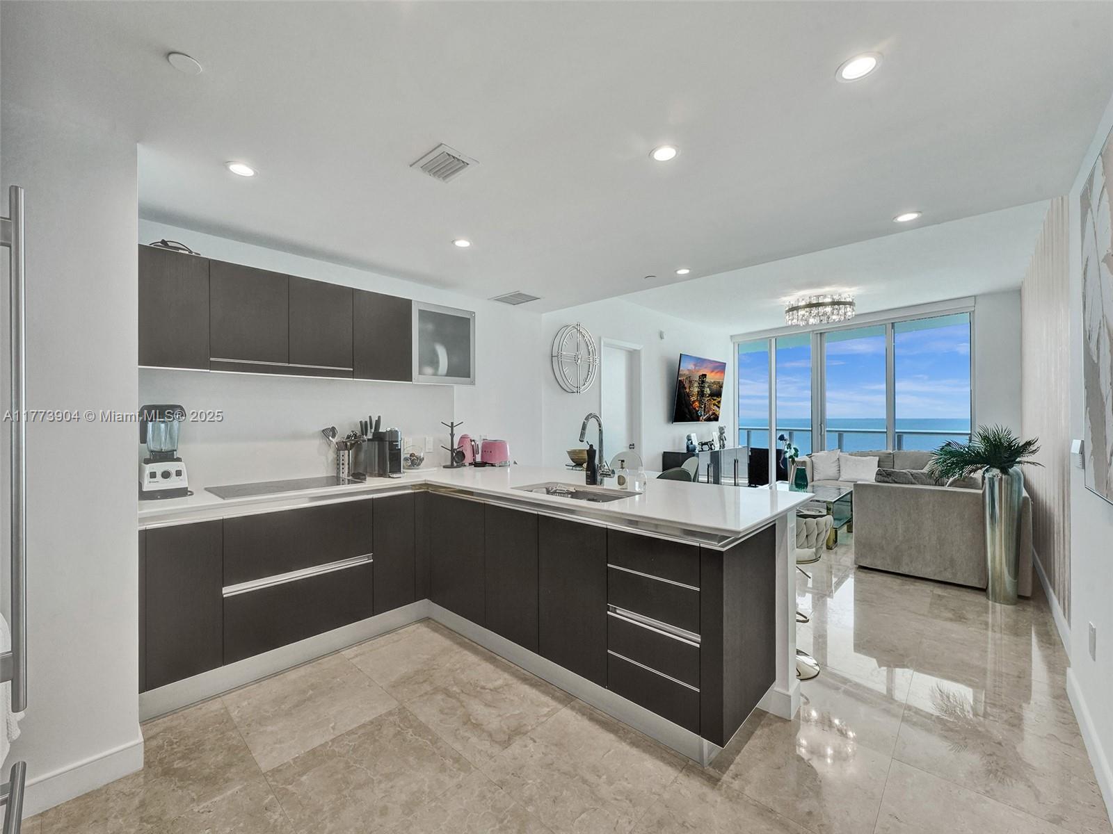 image Jade Beach25
