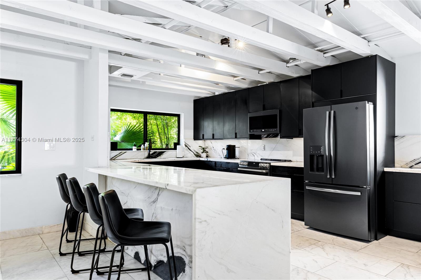 1061 NW North Riv Dr Miami, FL 33136