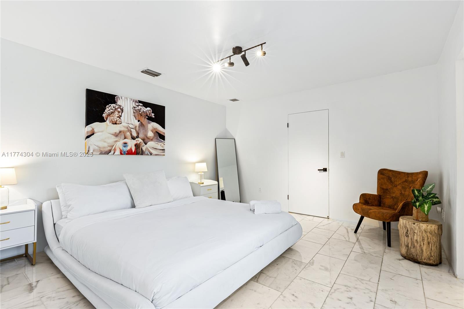 1061 NW North Riv Dr Miami, FL 33136