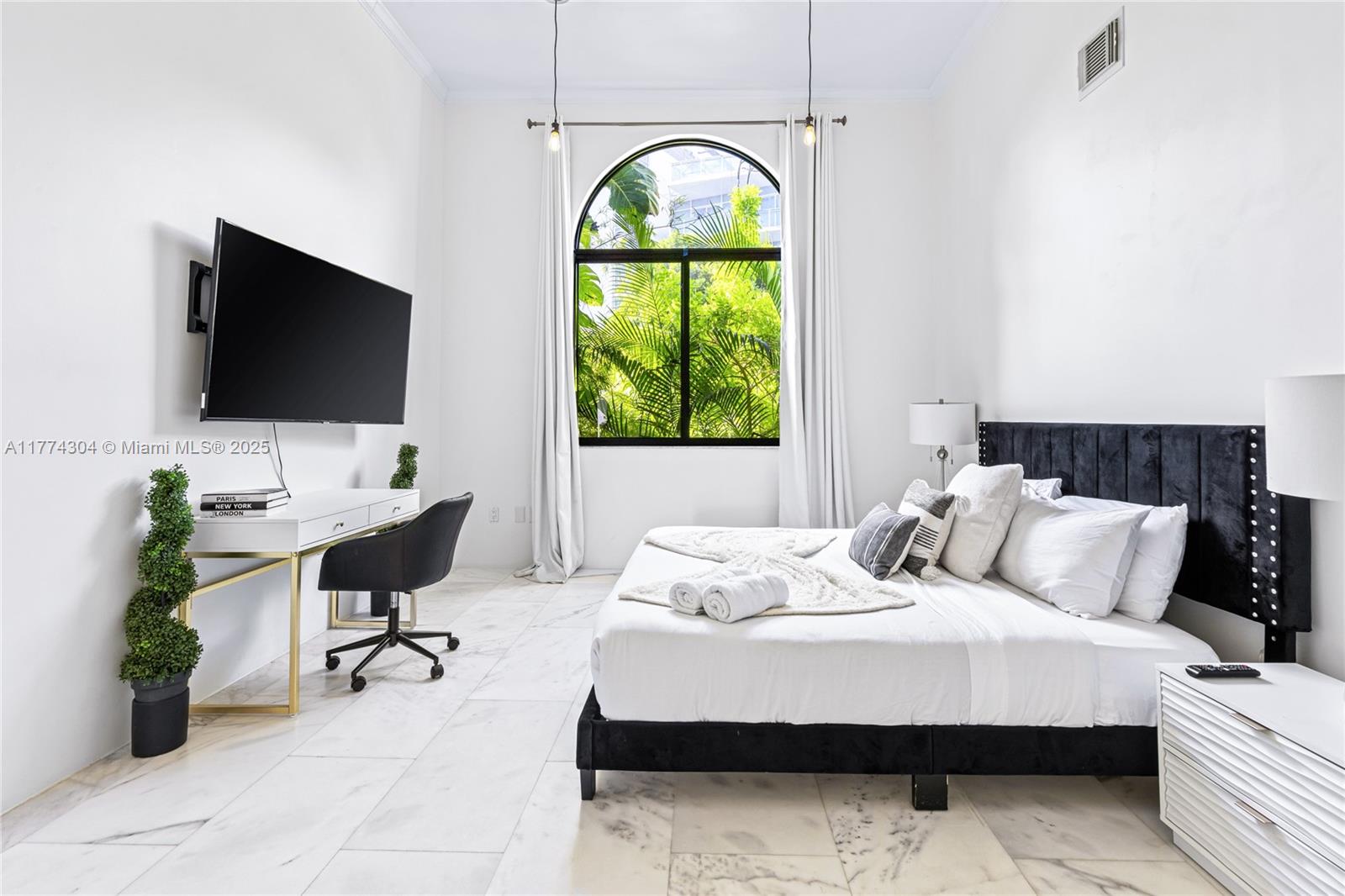 1061 NW North Riv Dr Miami, FL 33136