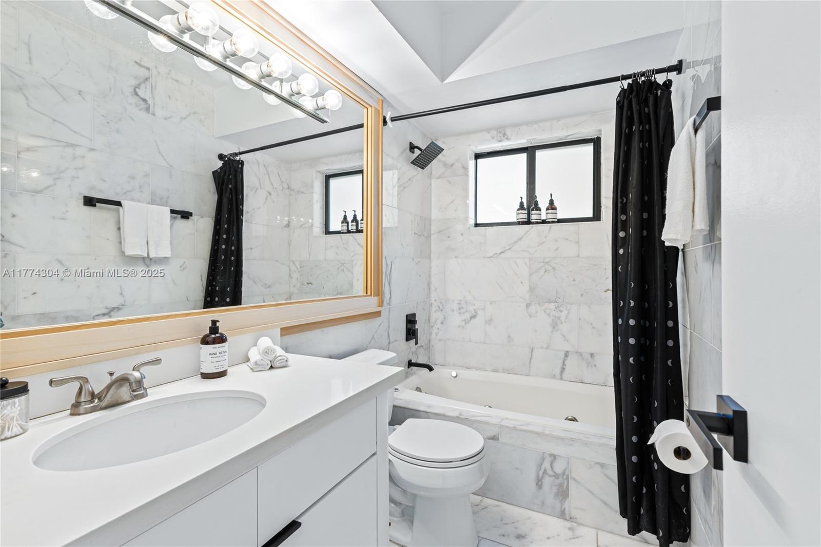 1061 NW North Riv Dr Miami, FL 33136