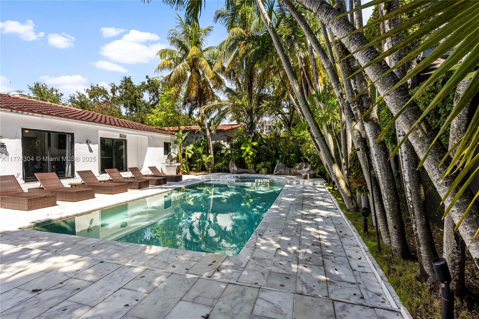 1061 NW North Riv Dr Miami, FL 33136