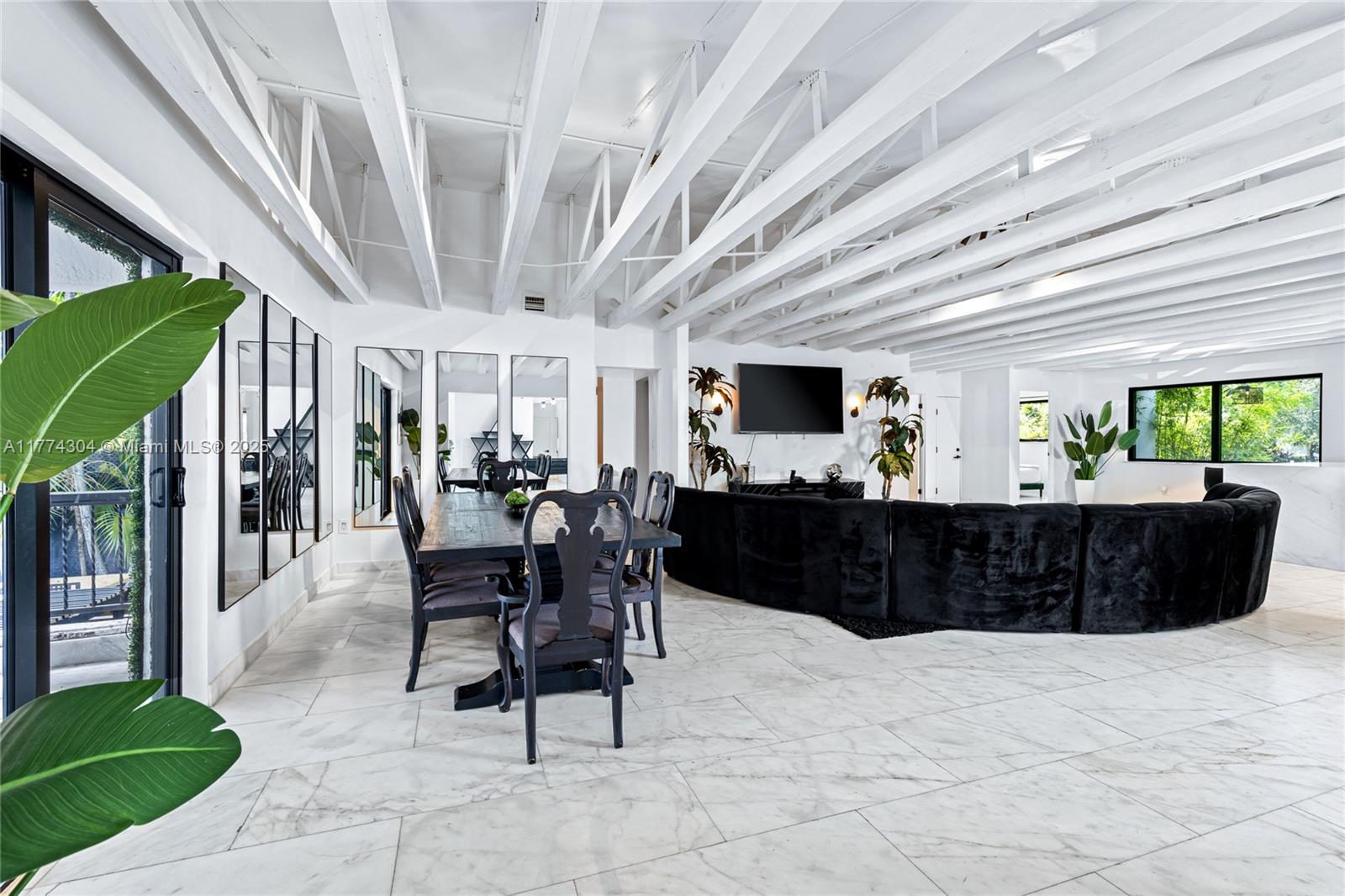 1061 NW North Riv Dr Miami, FL 33136