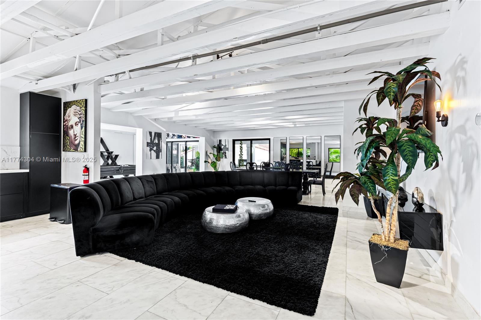 1061 NW North Riv Dr Miami, FL 33136