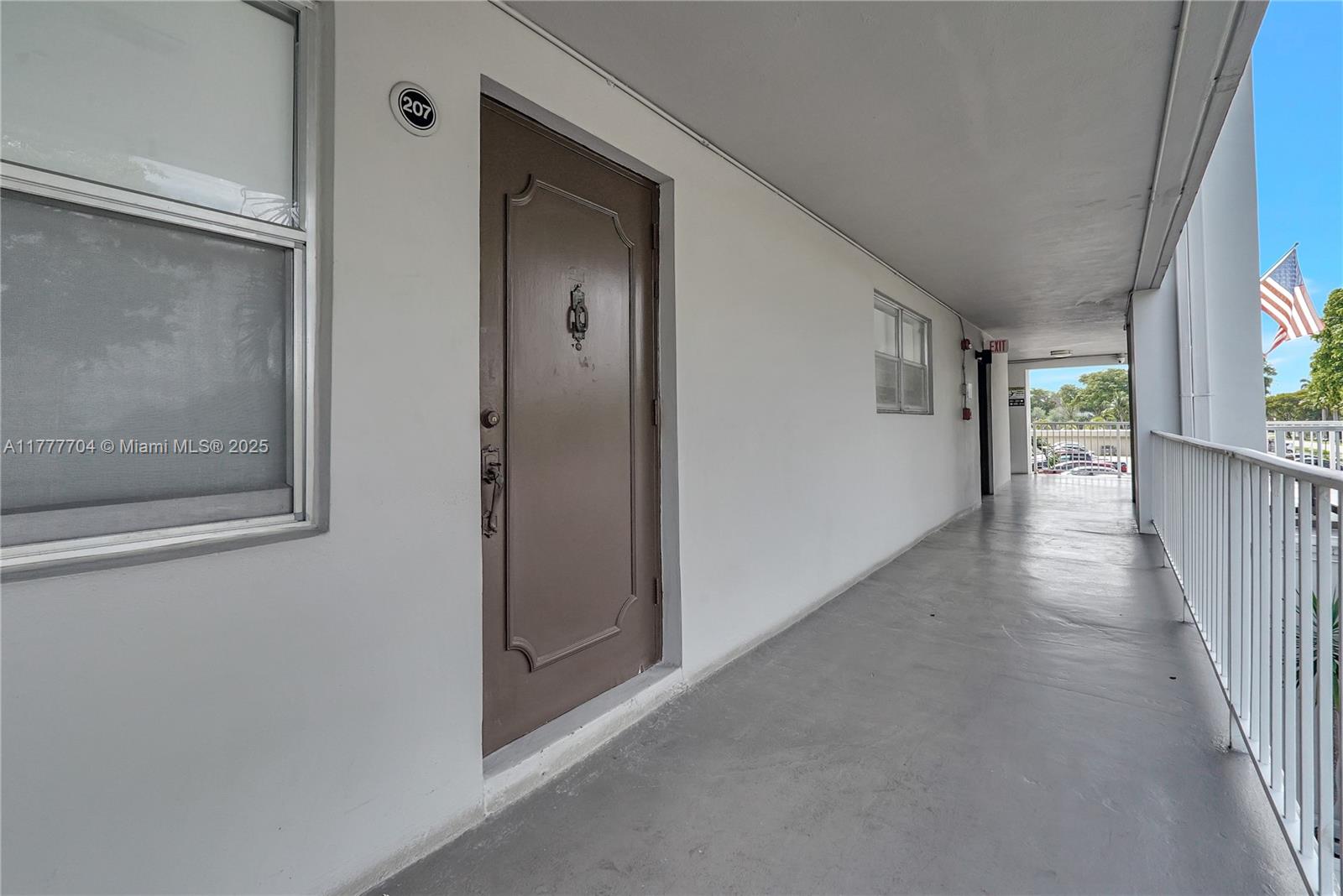 4800 Hillcrest Ln #207,Hollywood, FL 33021