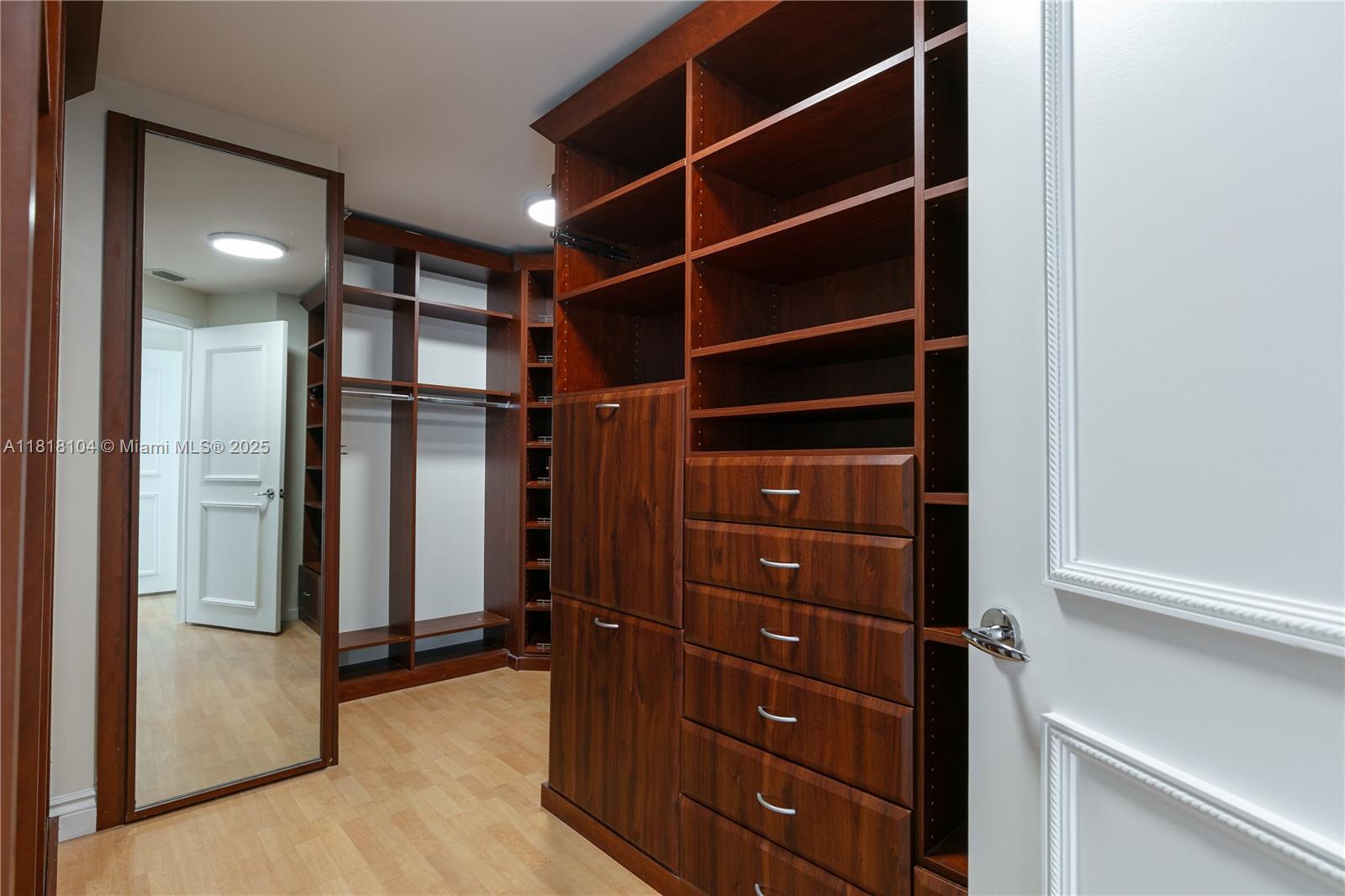 21150 Point Pl #LPH 2902 Aventura, FL 33180