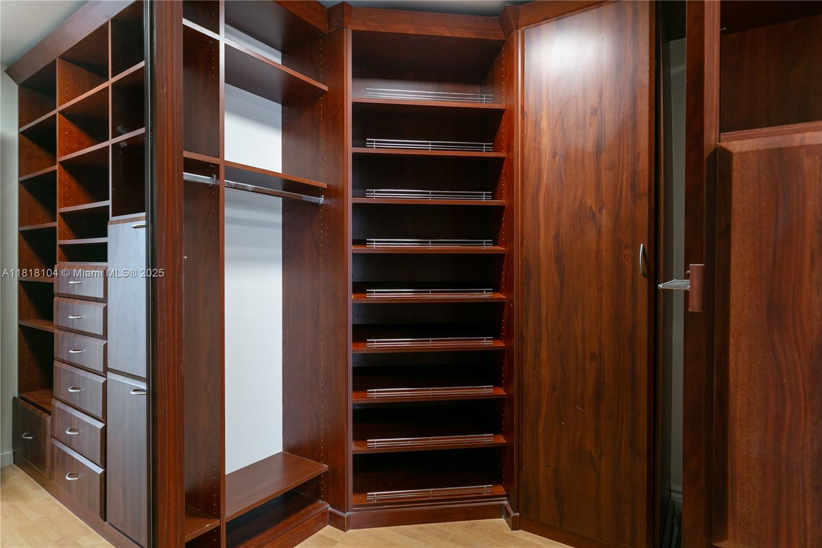 21150 Point Pl #LPH 2902 Aventura, FL 33180