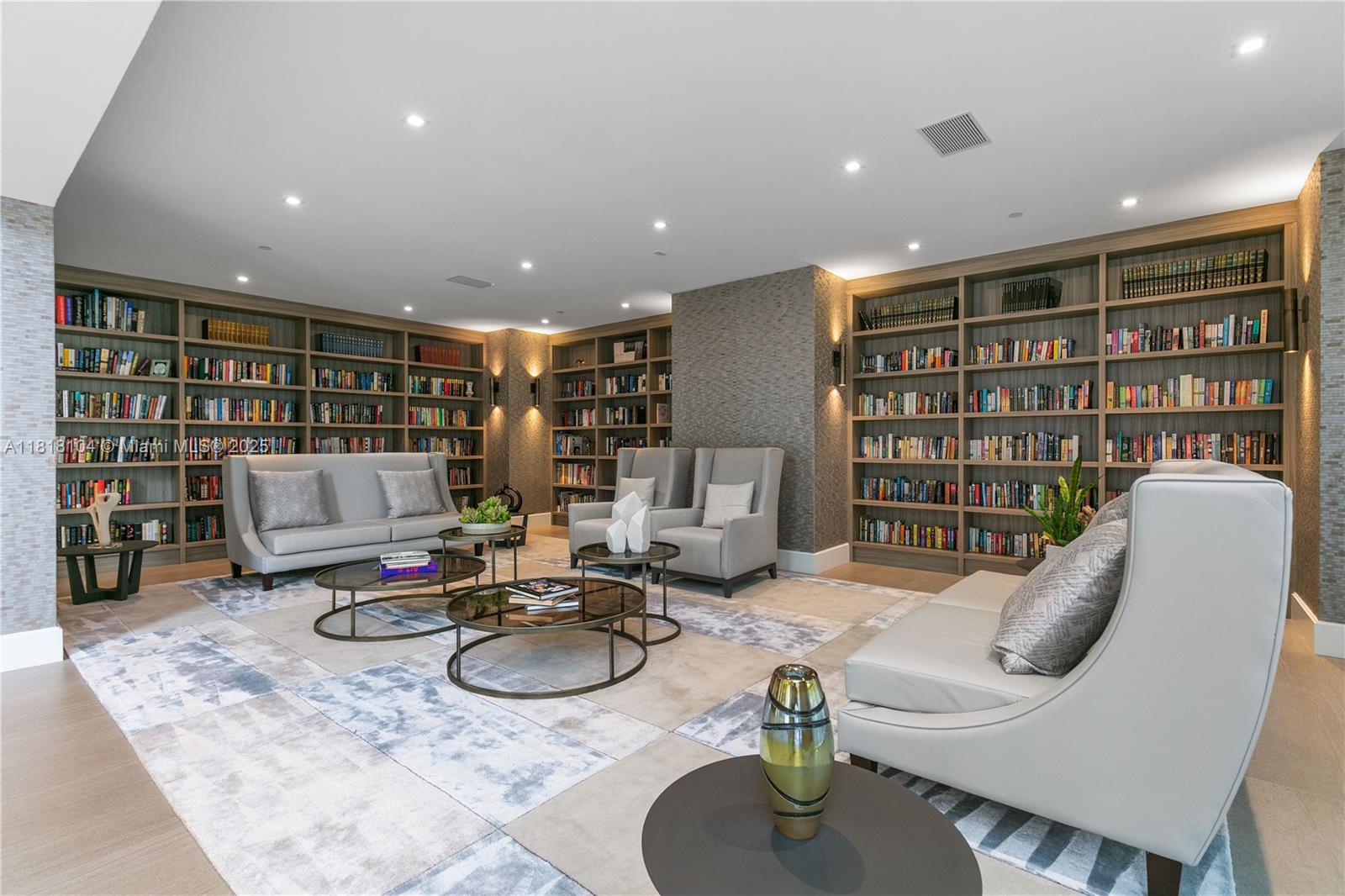 21150 Point Pl #LPH 2902 Aventura, FL 33180