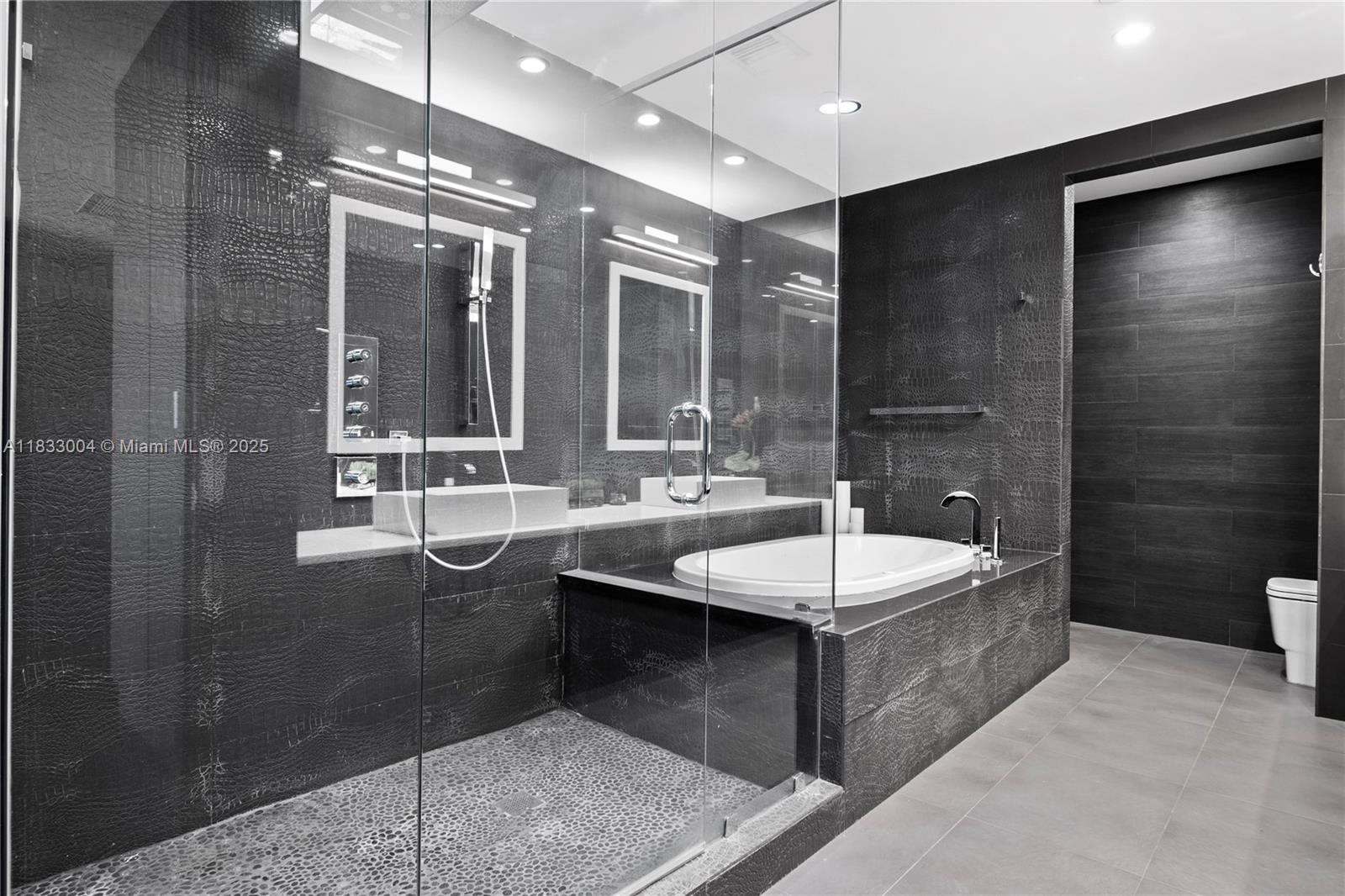 image Four Seasons Residences19