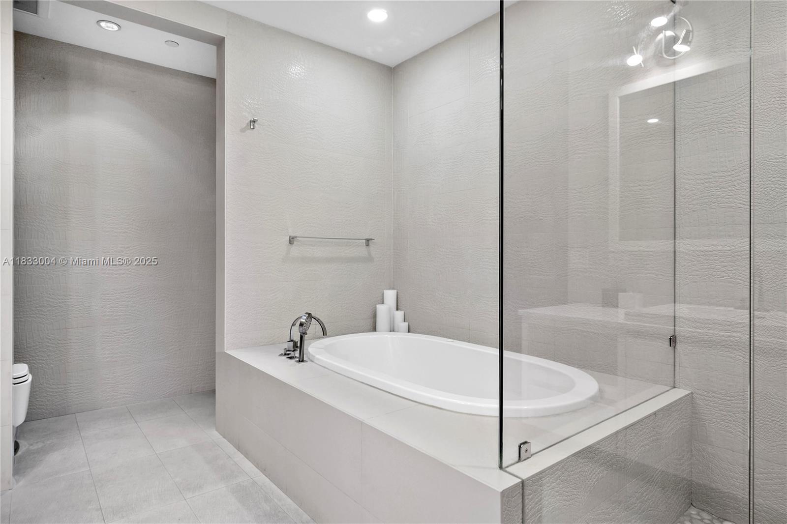 image Four Seasons Residences27