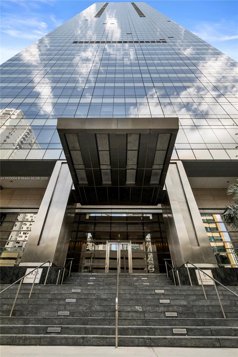 image Four Seasons Residences35