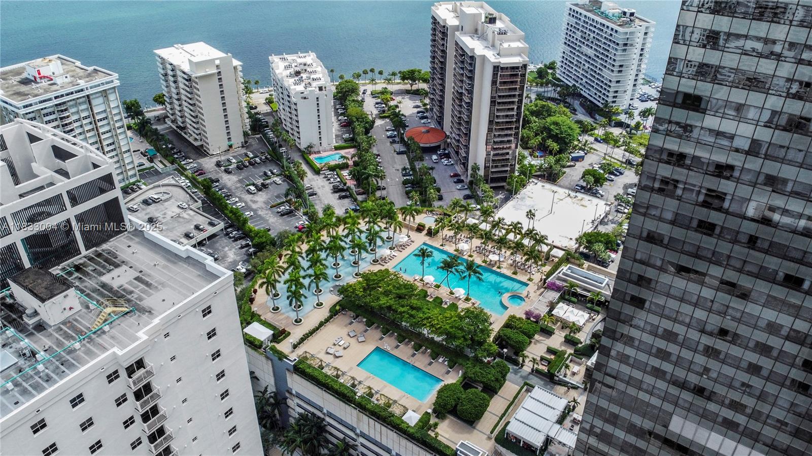 image Four Seasons Residences41