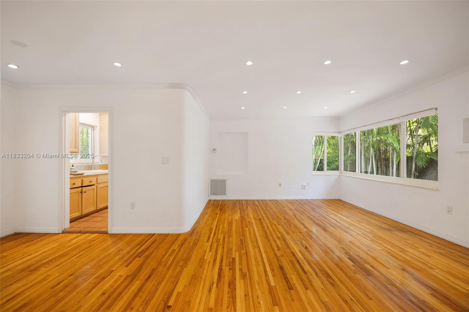 4050 Loquat Ave Coconut Grove, FL 33133