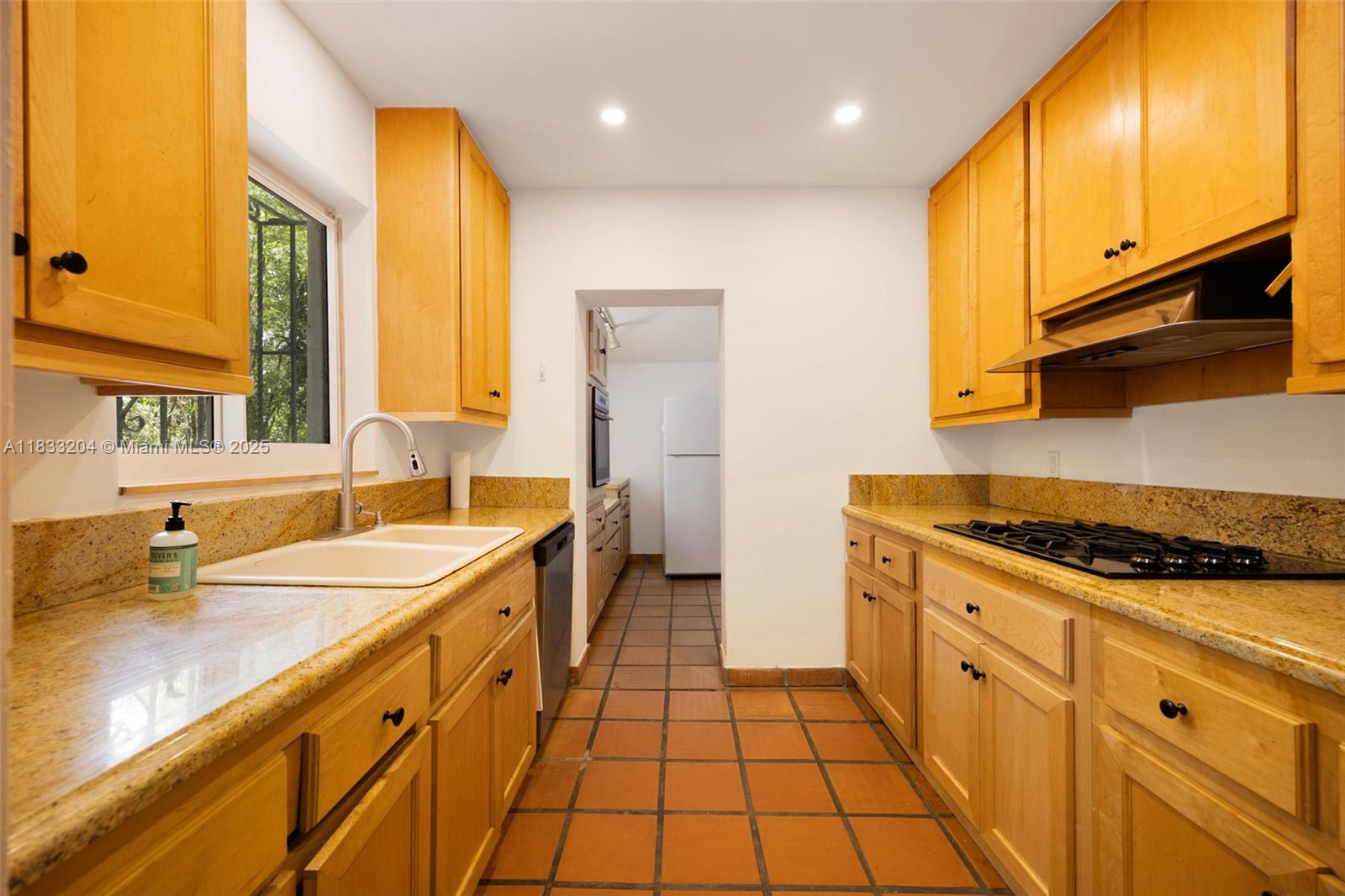 4050 Loquat Ave Coconut Grove, FL 33133