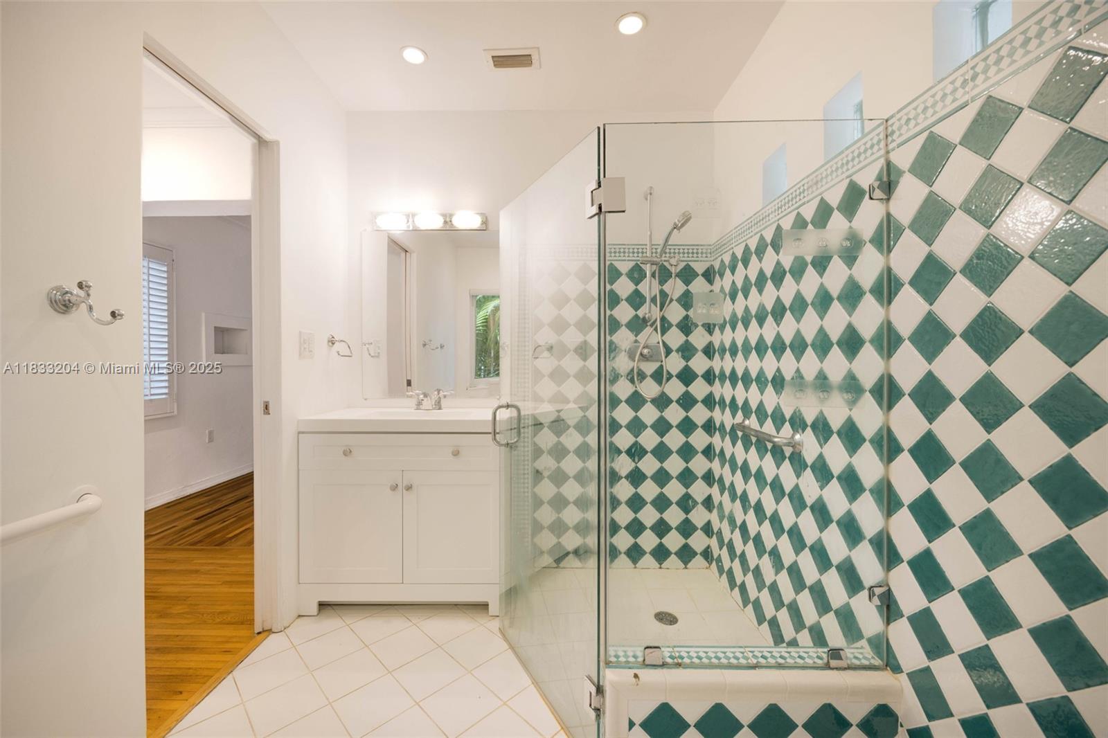 4050 Loquat Ave Coconut Grove, FL 33133