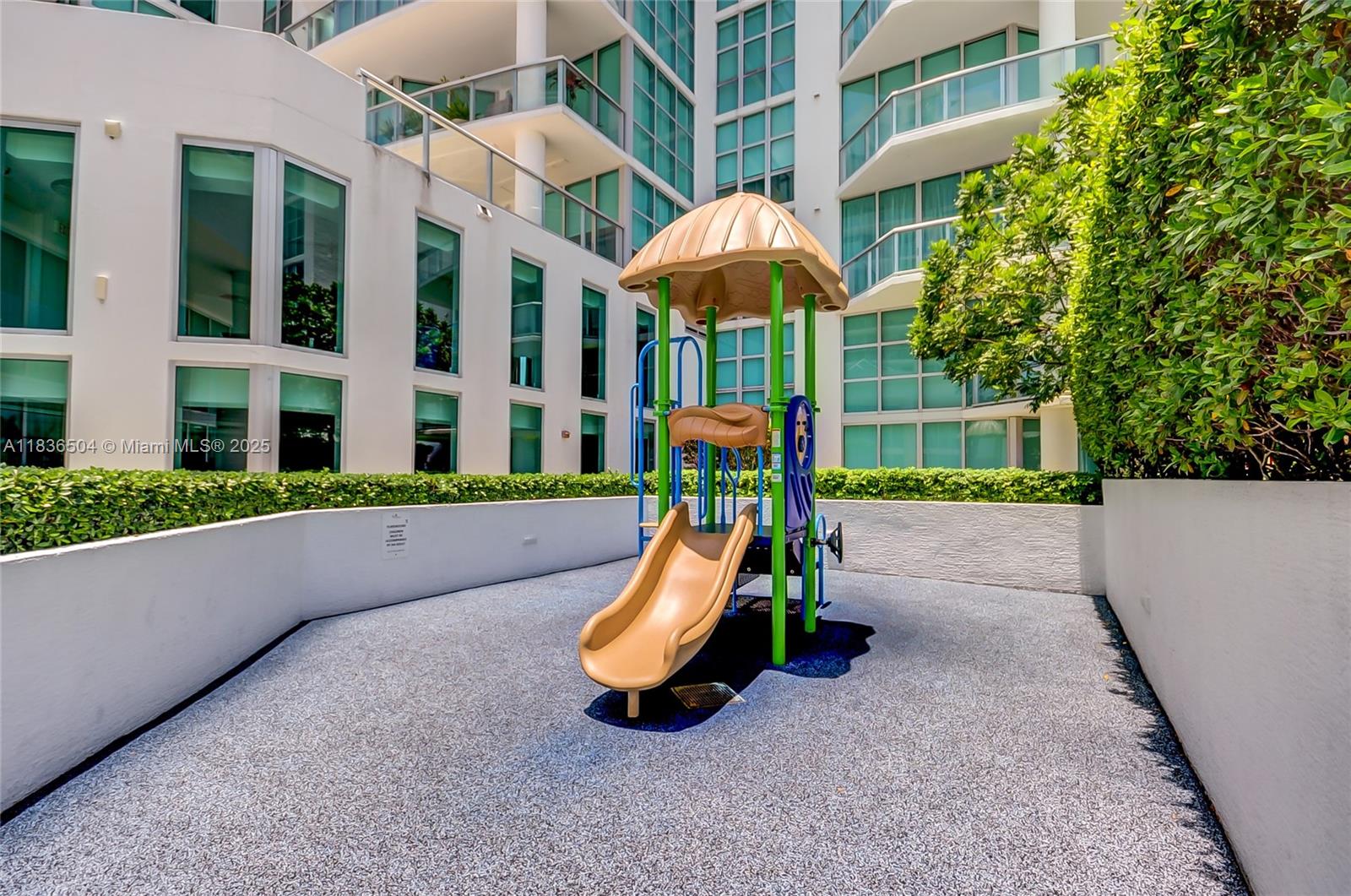 image The Atrium At Aventura64