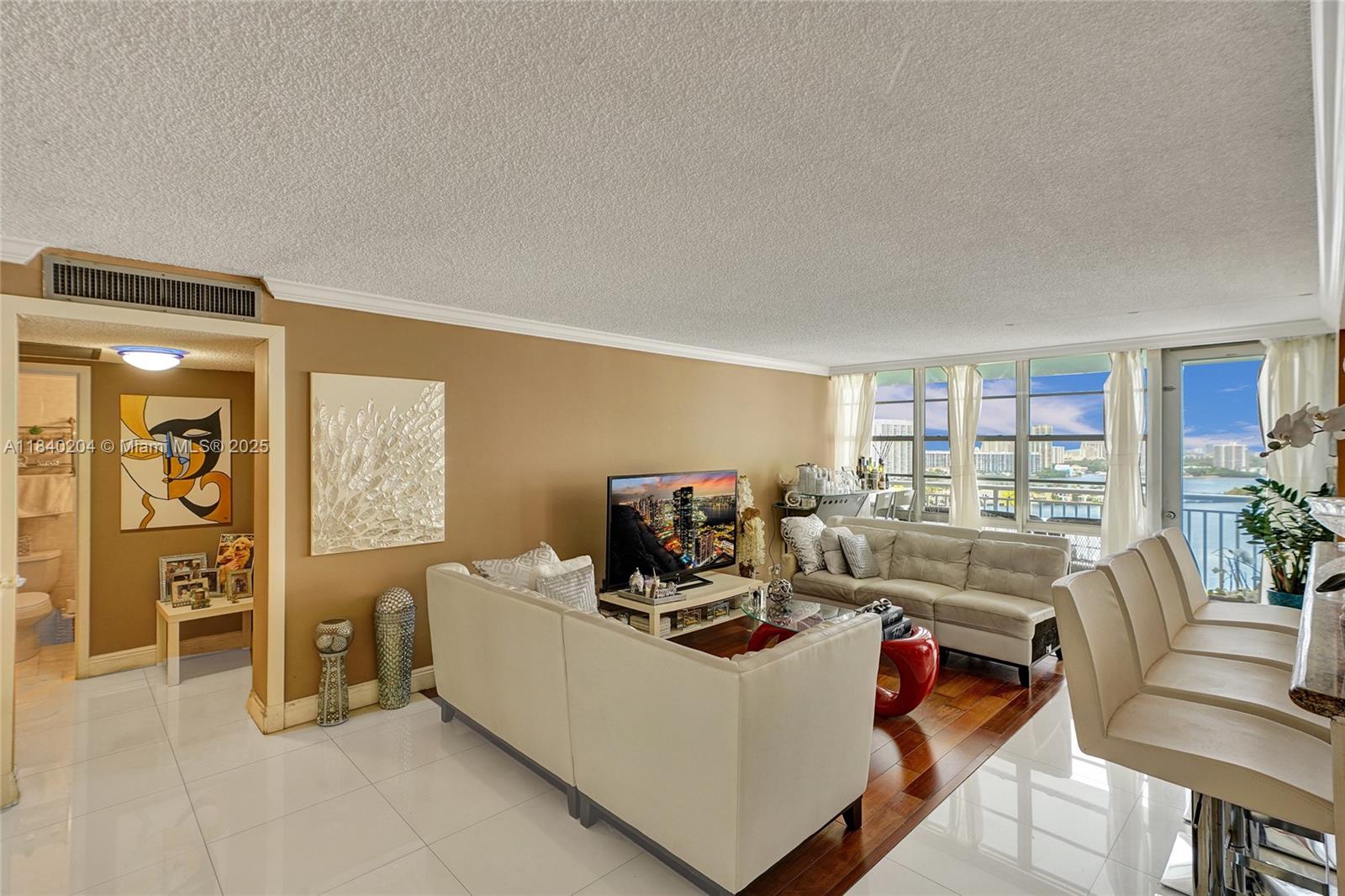 image Winston Towers 50020