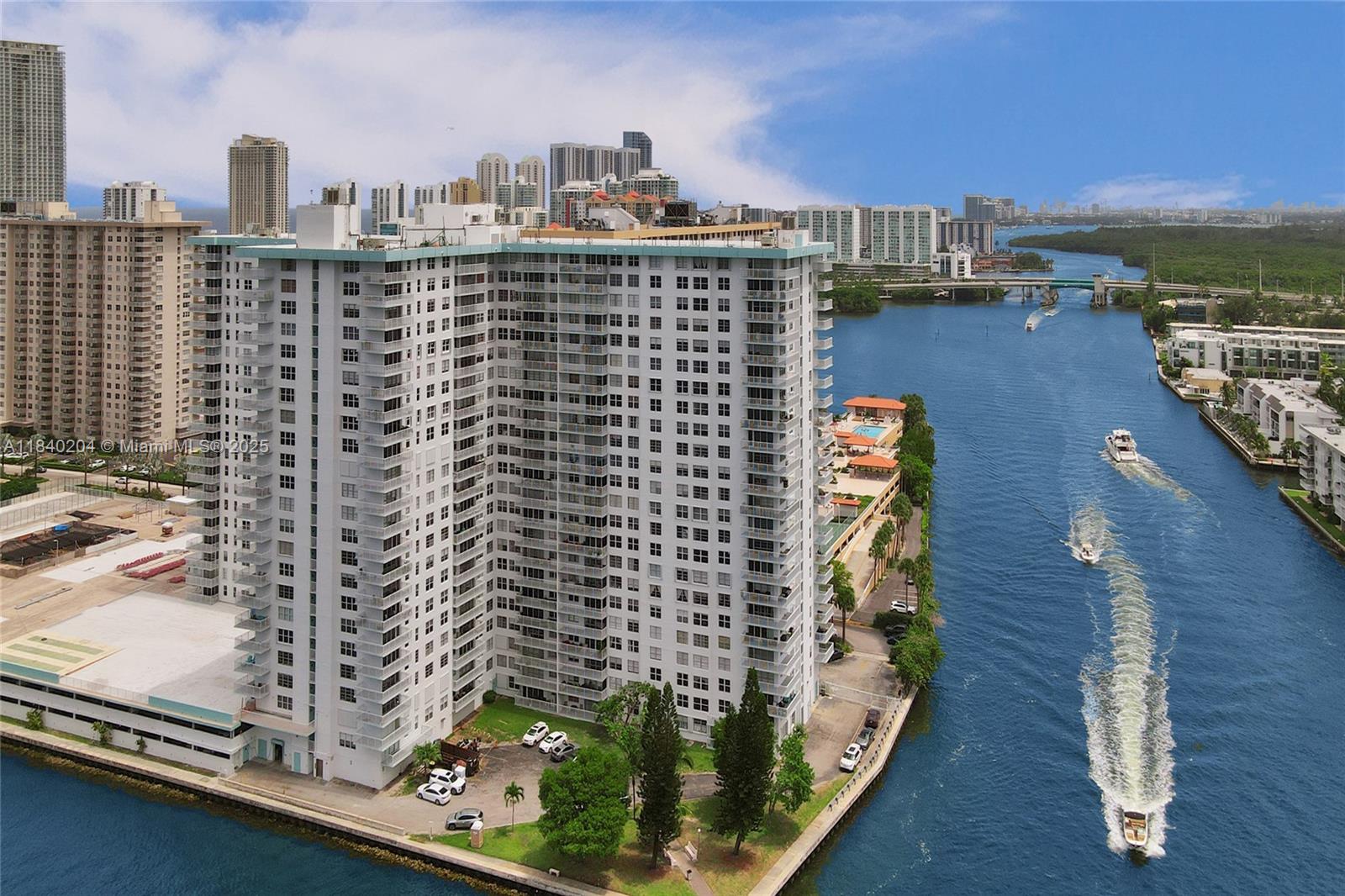 image Winston Towers 50045