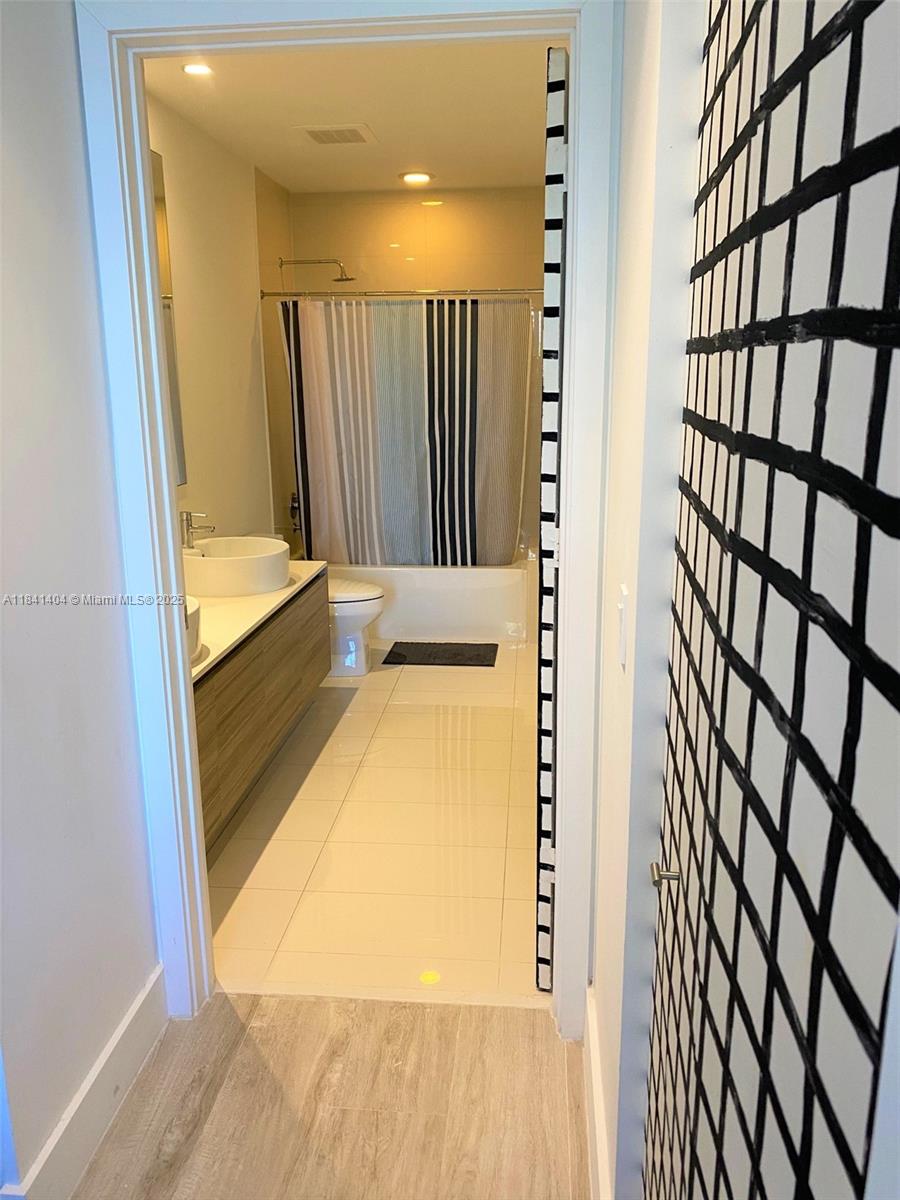 image 3401 Midtown Condo46