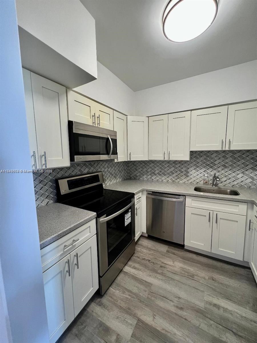 7441 Wayne Ave #4R