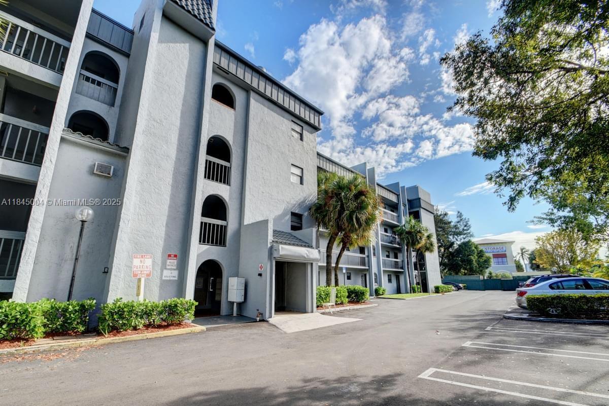 1720 N Congress Ave #403