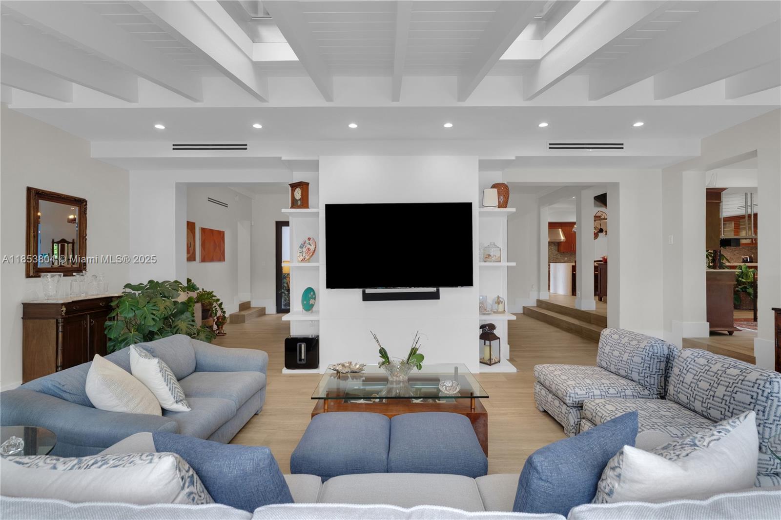 4475 N Meridian Ave Miami Beach, FL 33140