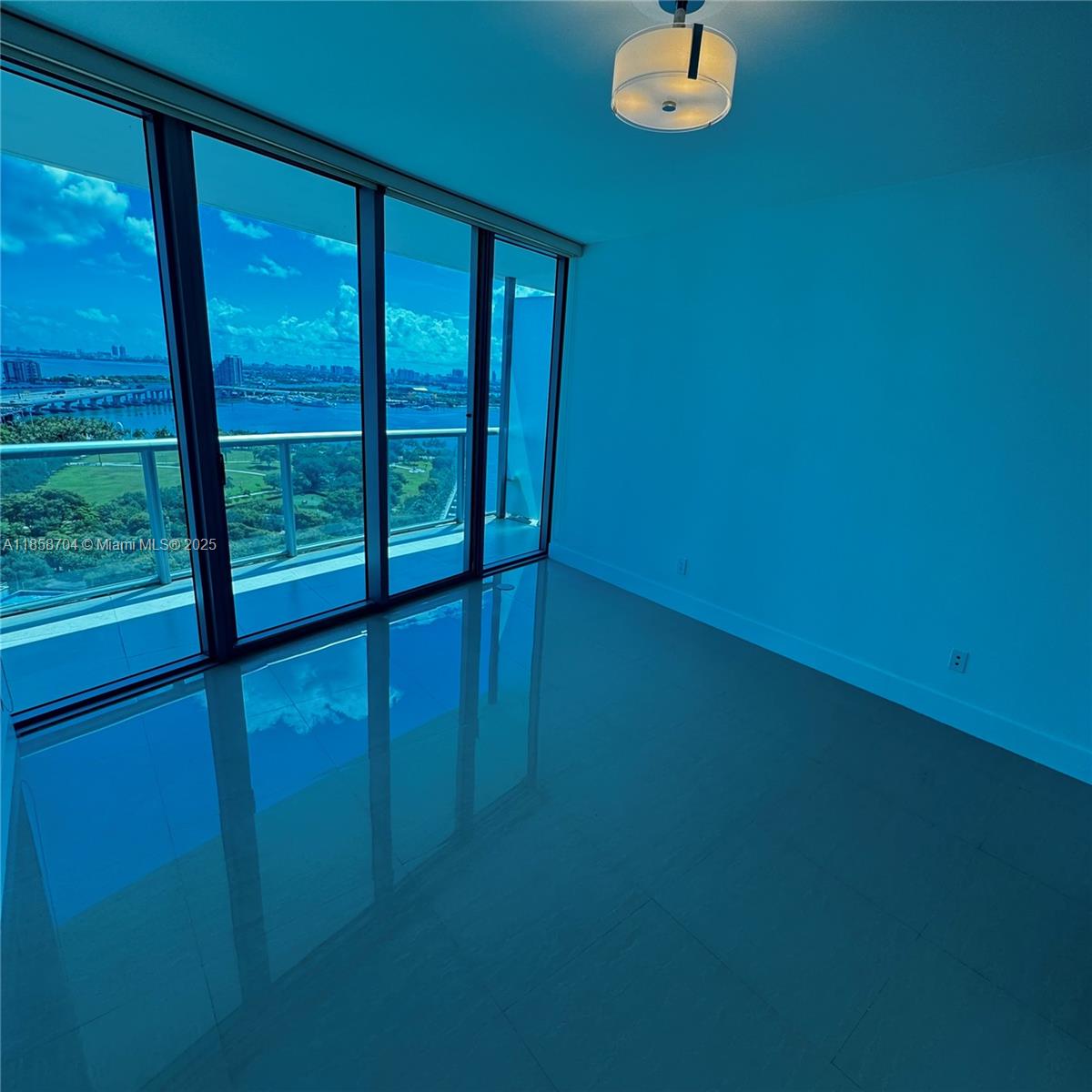 image Marina Blue8