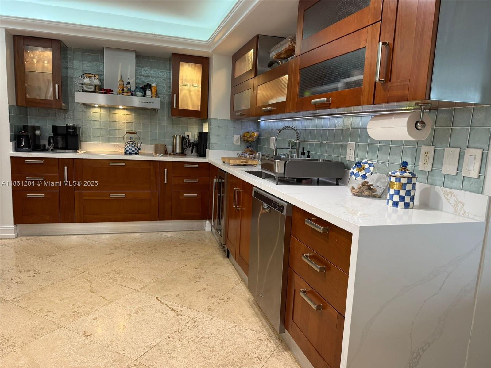 9250 W Bay Hbr Dr #3B Bay Harbor Islands, FL 33154