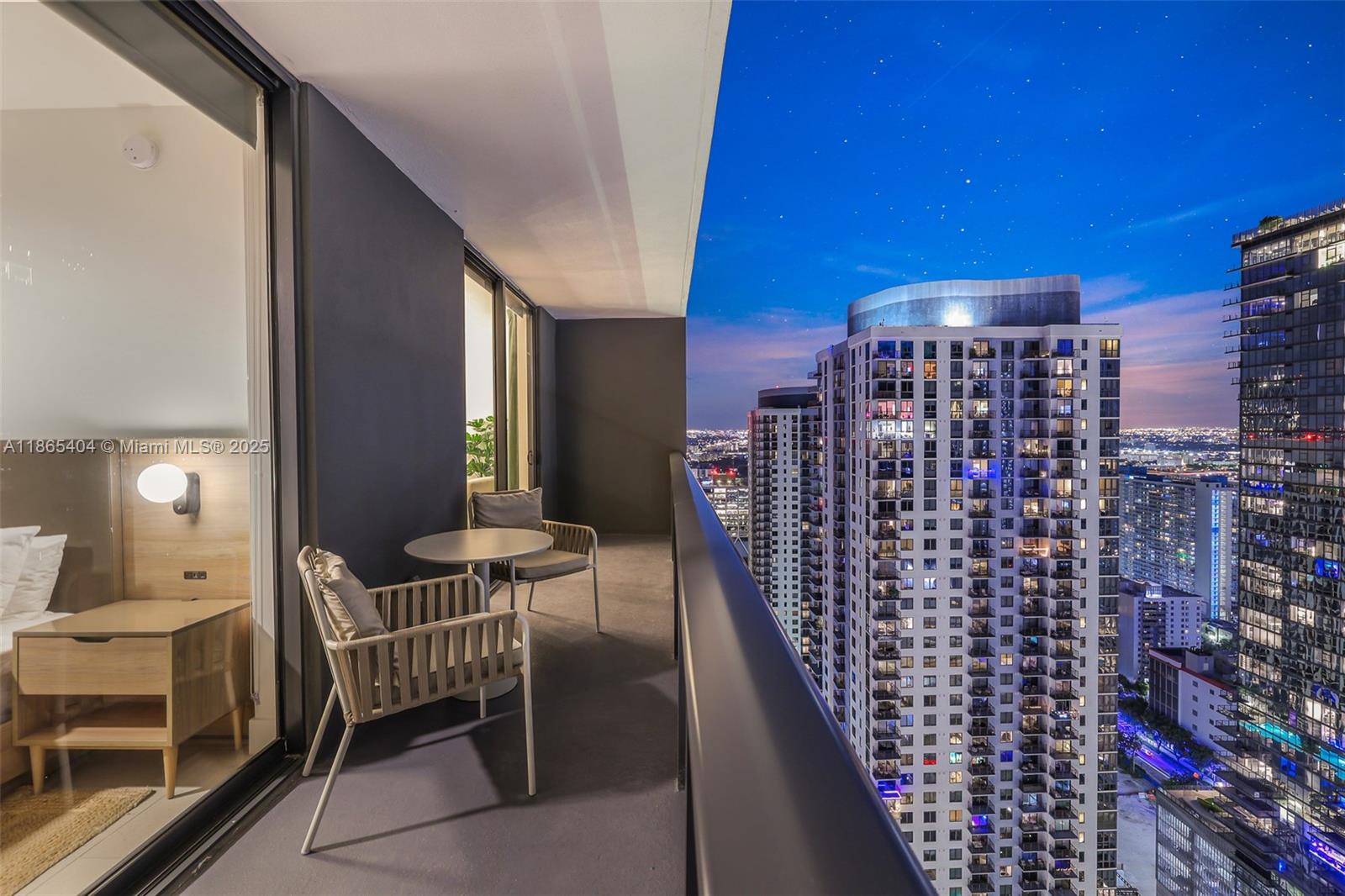 image Gale Miami44