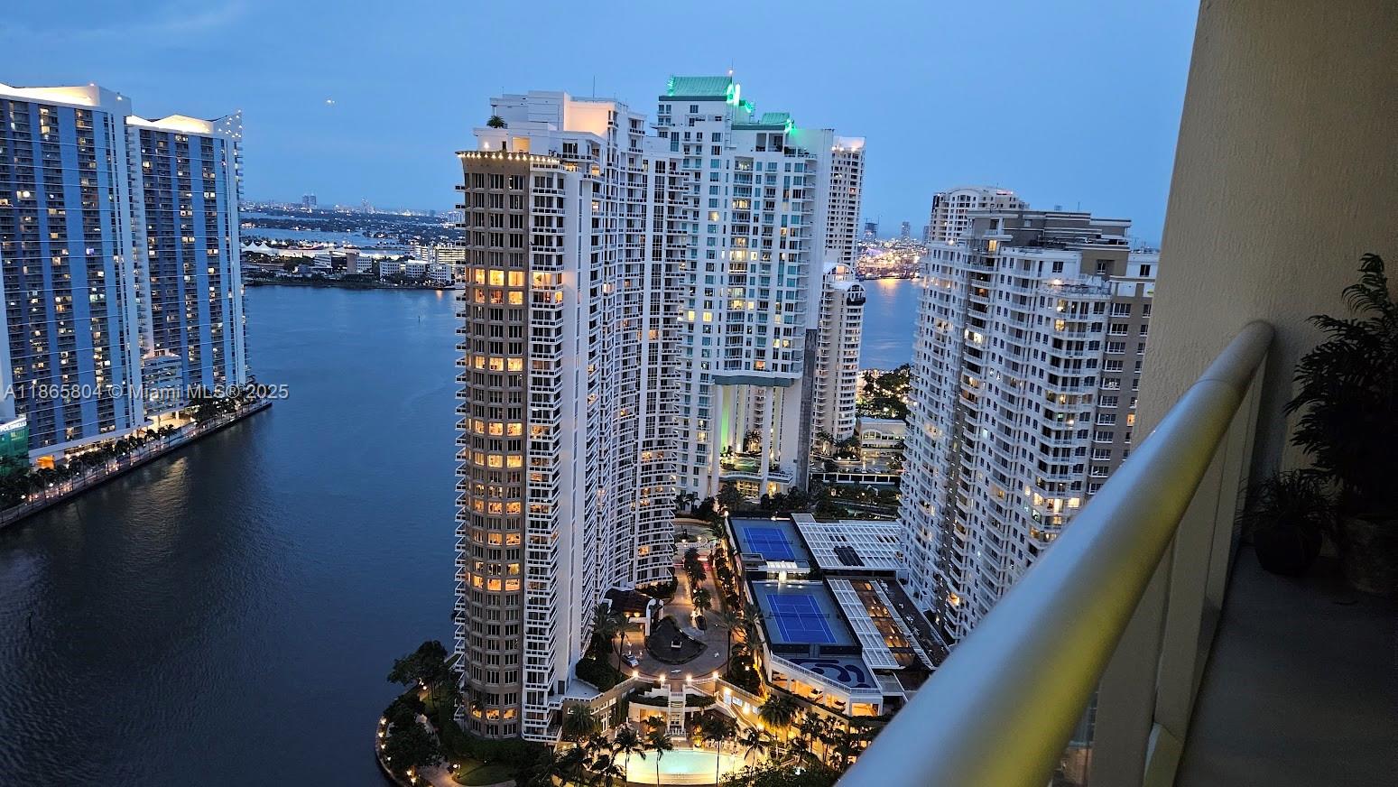 495 Brickell Ave #3308