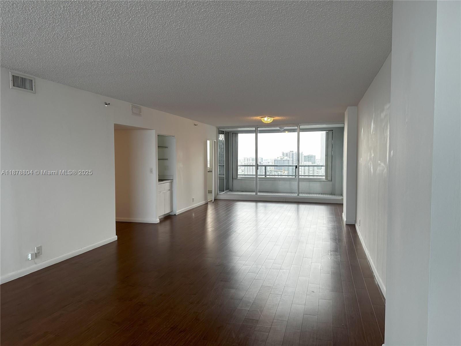 image The Palace Condo7
