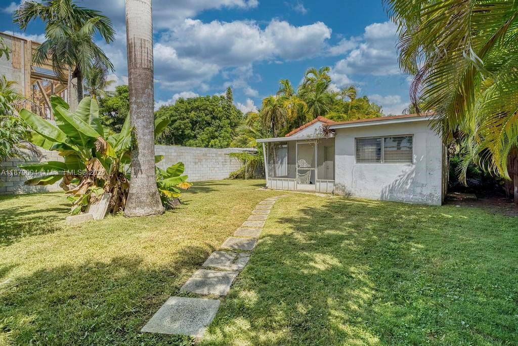 515 W 30th St Miami Beach, FL 33140