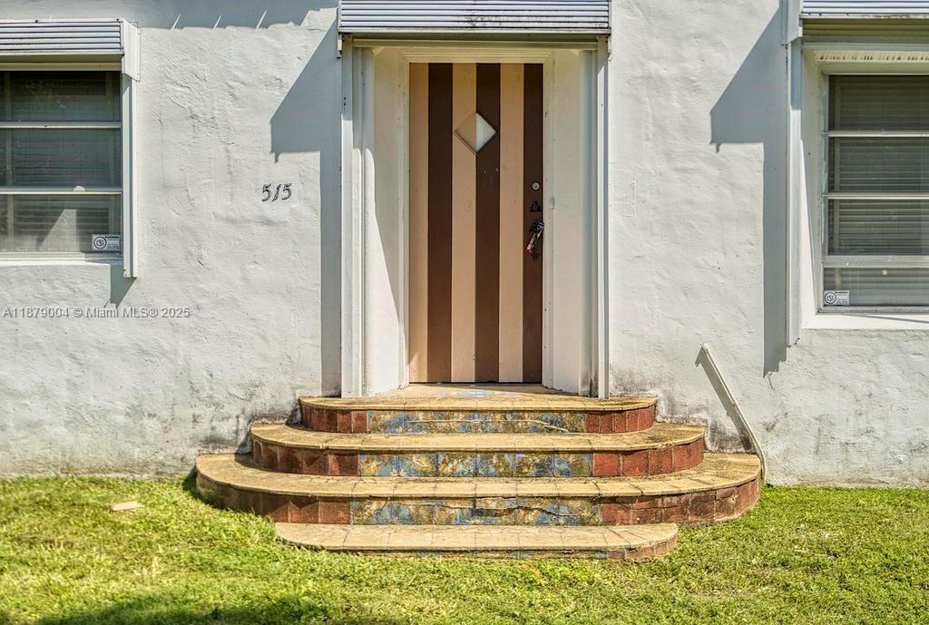 515 W 30th St Miami Beach, FL 33140