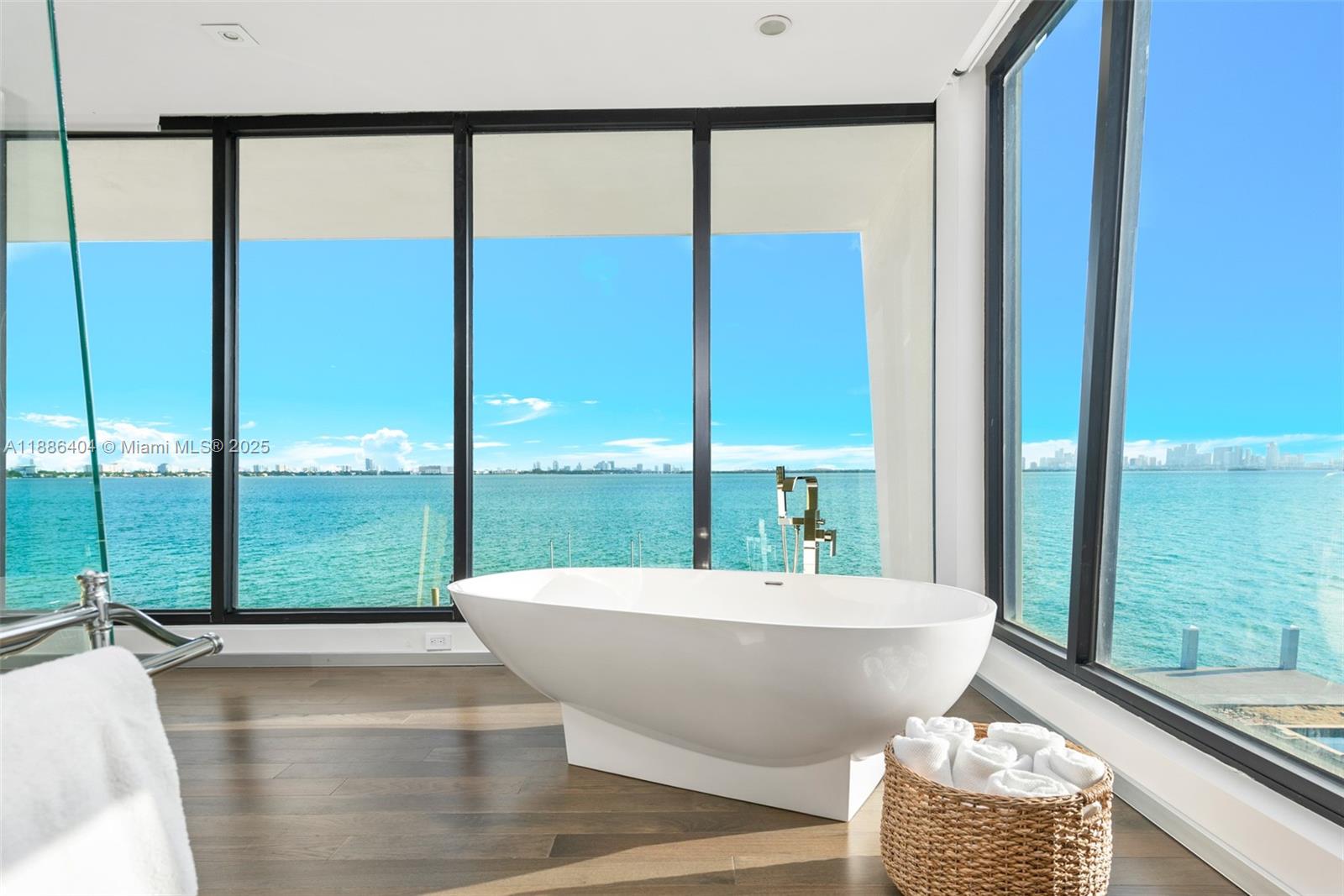 1580 S Treasure Dr North Bay Village, FL 33141