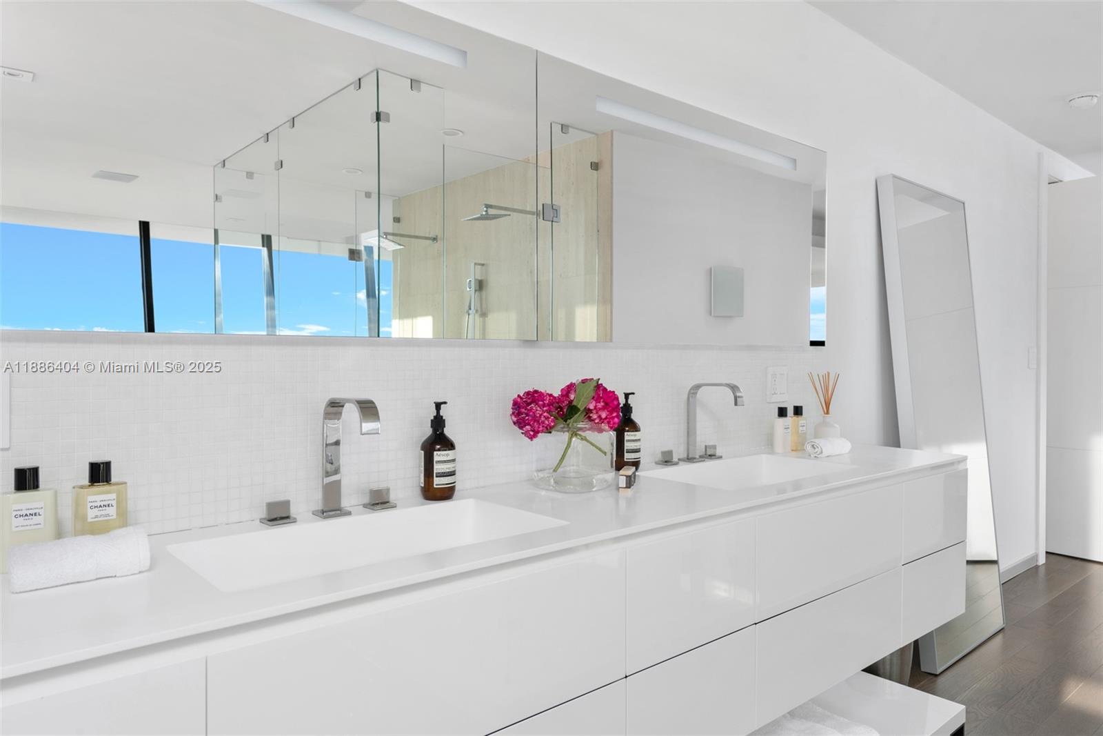 1580 S Treasure Dr North Bay Village, FL 33141