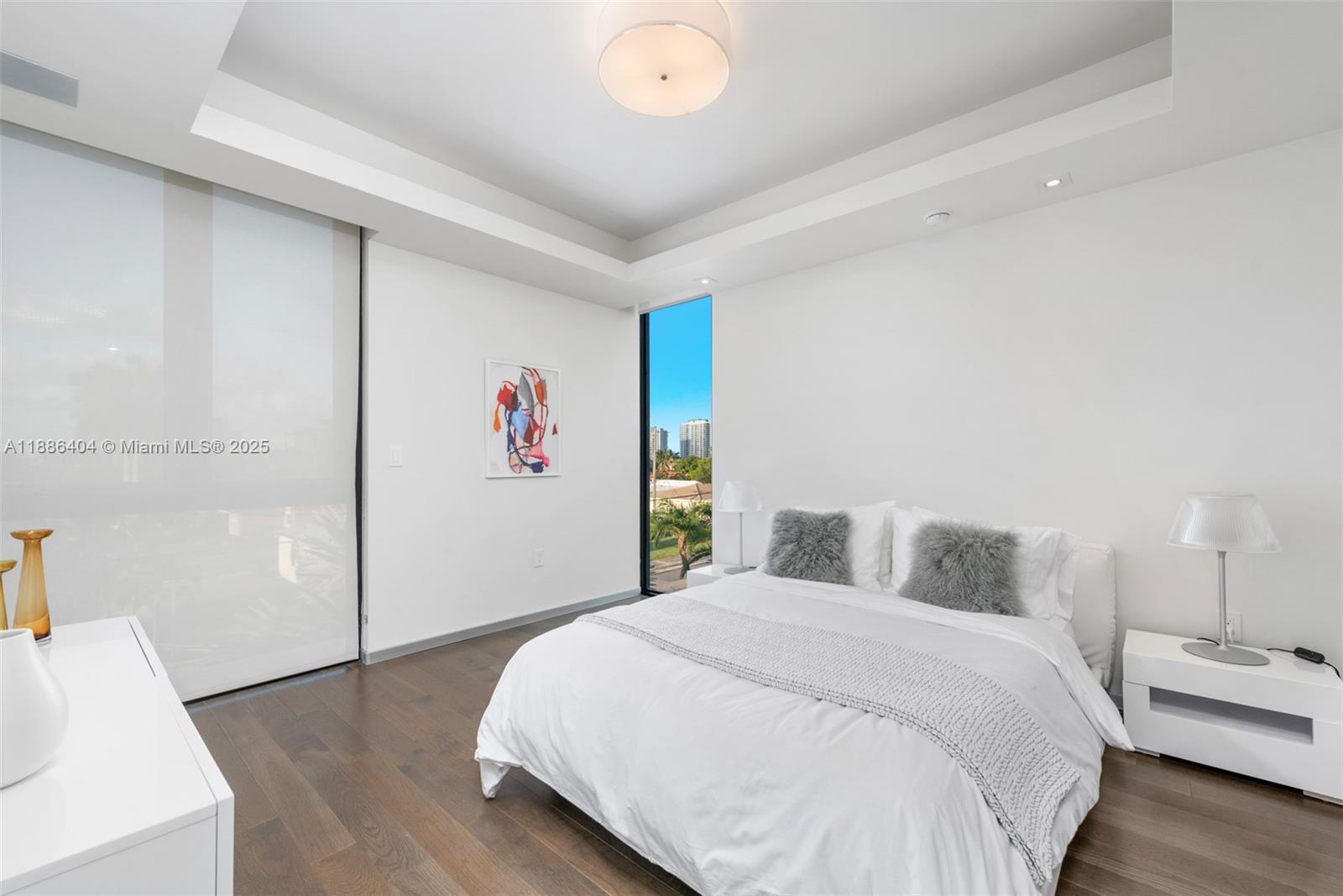 1580 S Treasure Dr North Bay Village, FL 33141