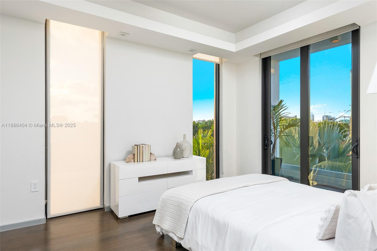 1580 S Treasure Dr North Bay Village, FL 33141