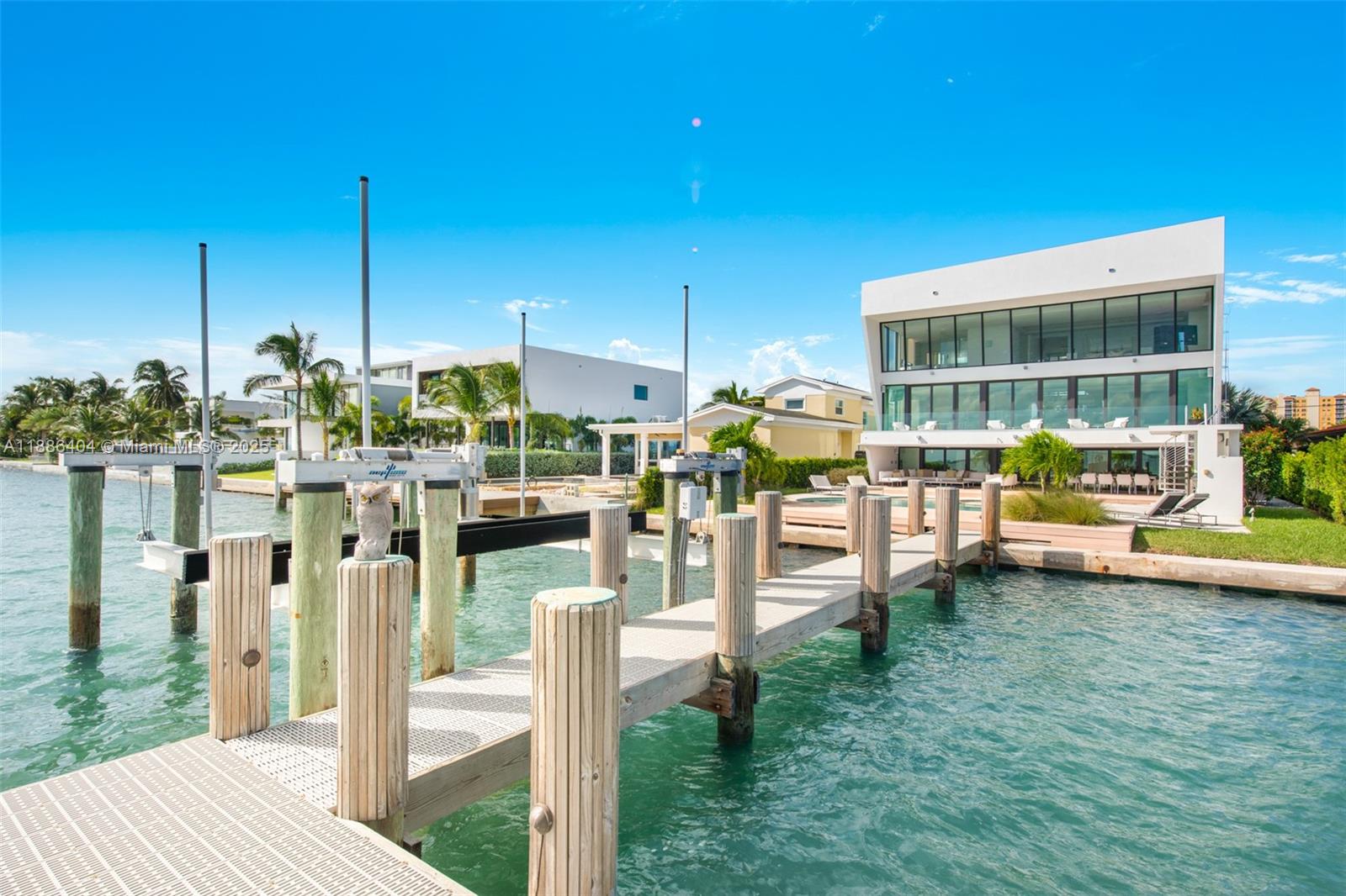 1580 S Treasure Dr North Bay Village, FL 33141