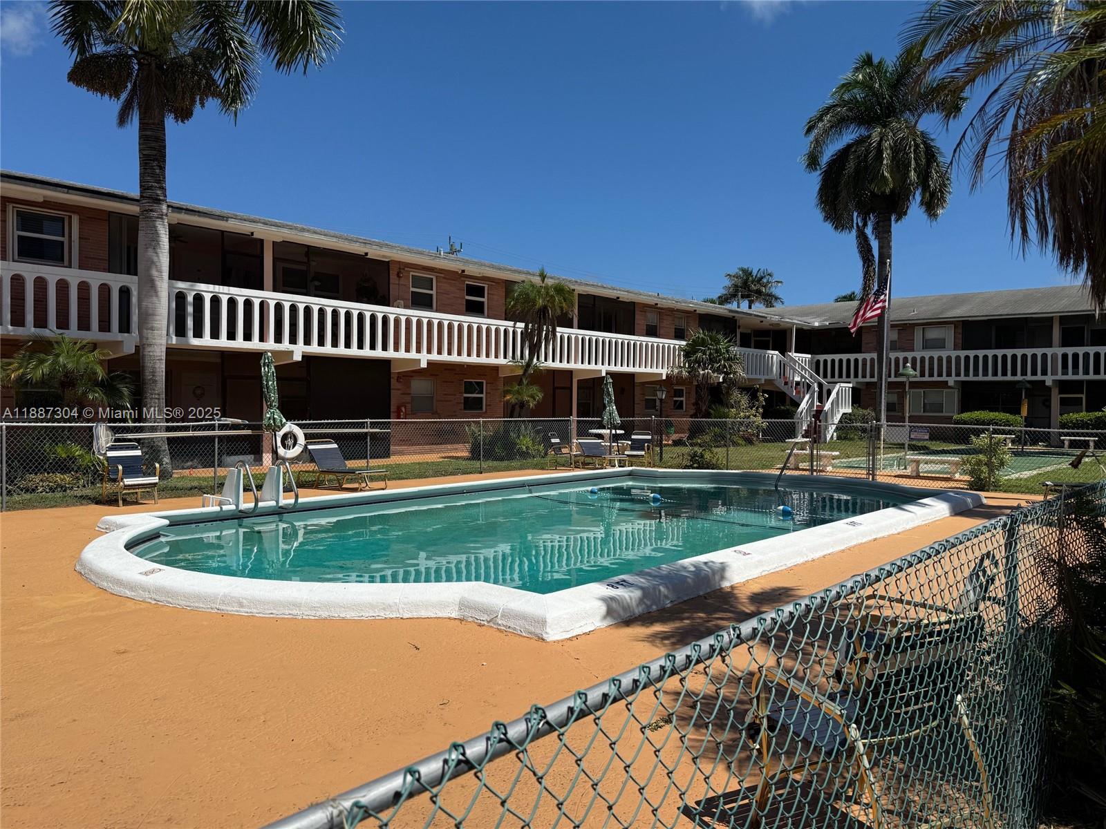 160 NE 8th Ave #25A