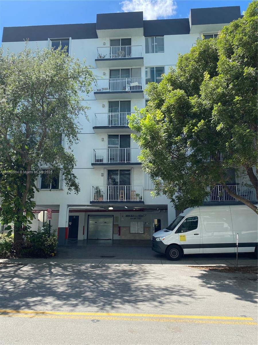 126 SW 17th Rd #208