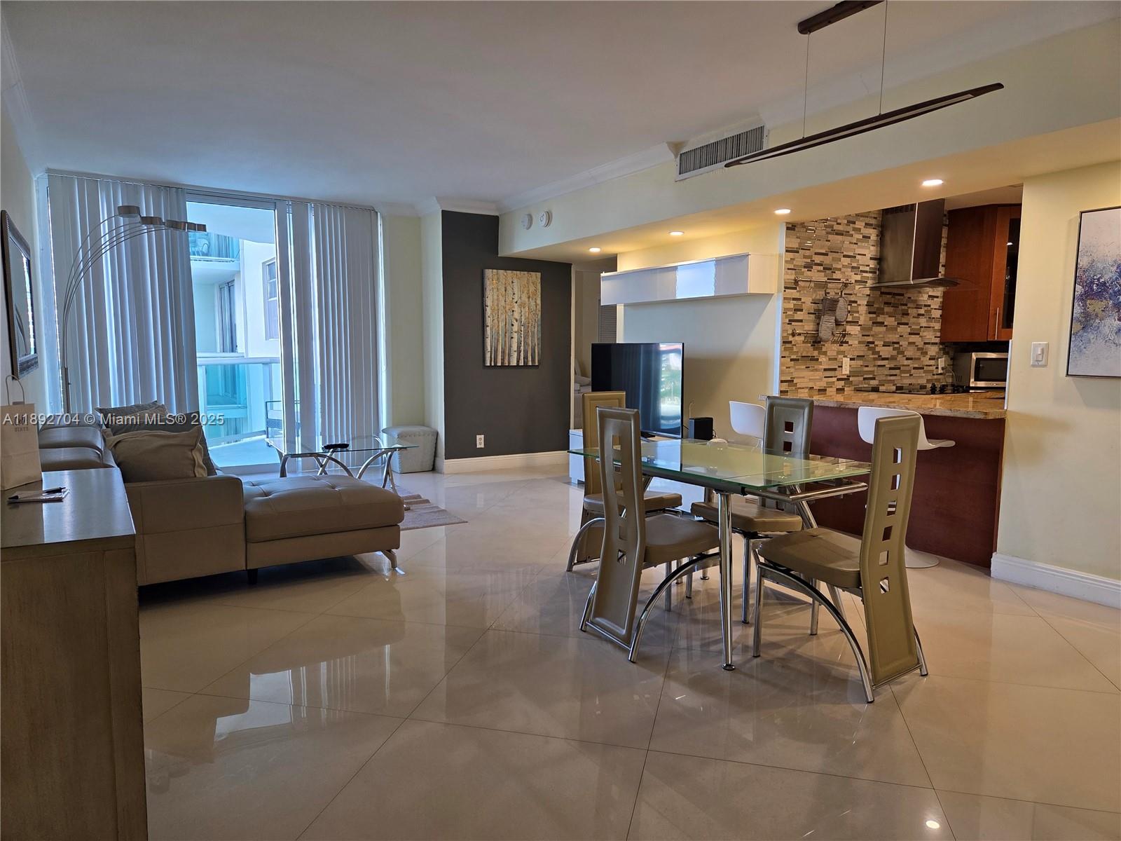 3901 S Ocean Dr #8S