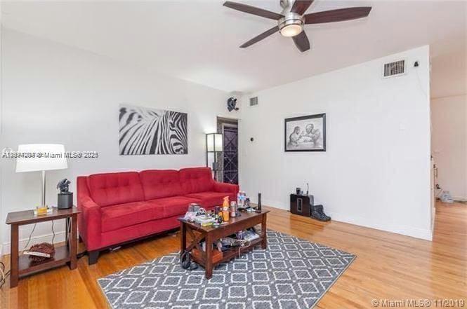 1025 NE 17th Way Fort Lauderdale, FL 33304