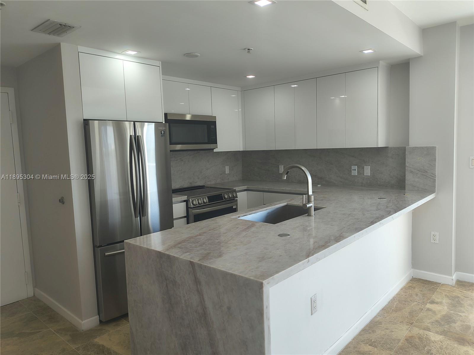 2740 SW 28th Ter #808