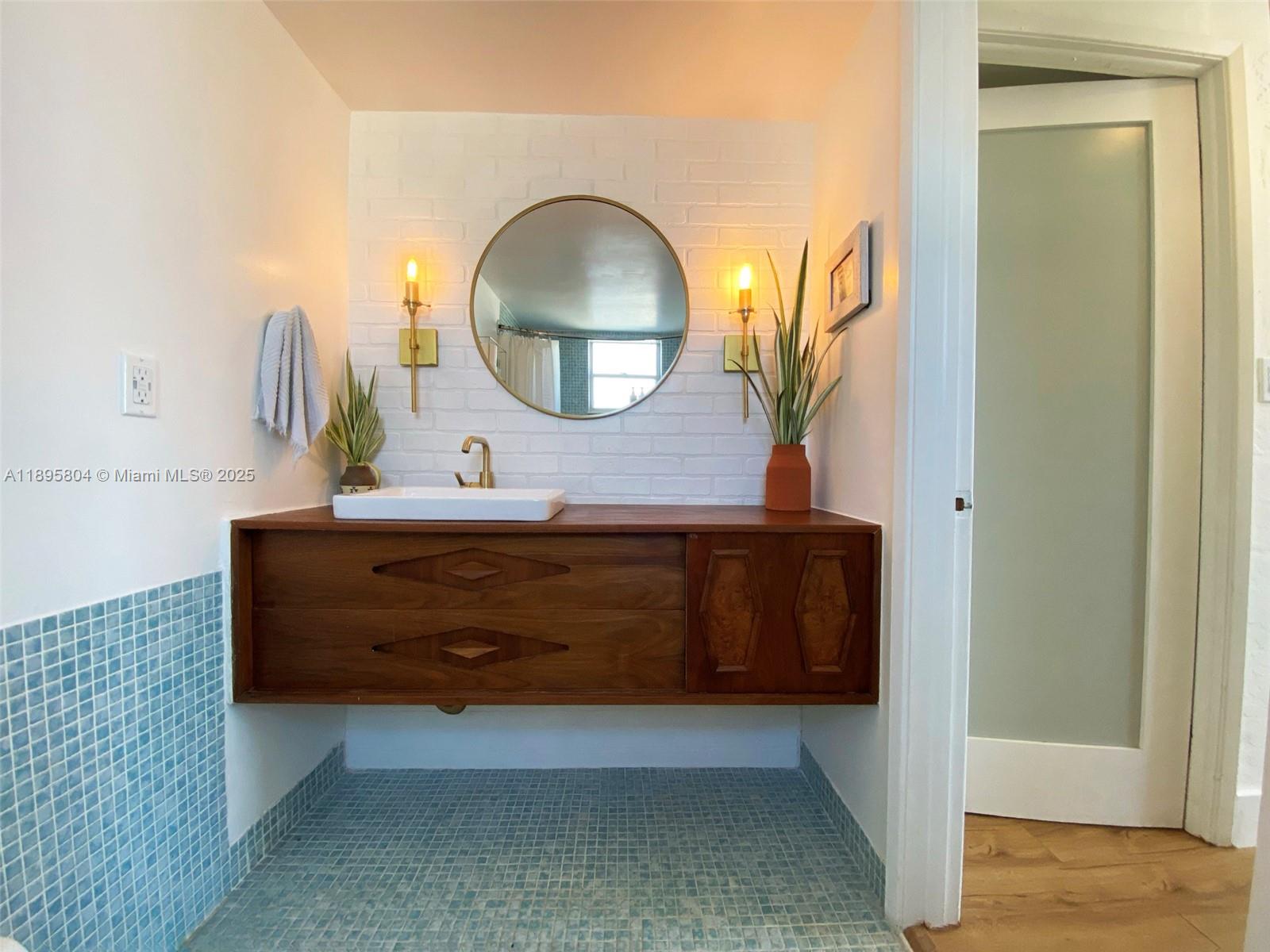 7850 Byron Ave #307 Miami Beach, FL 33141