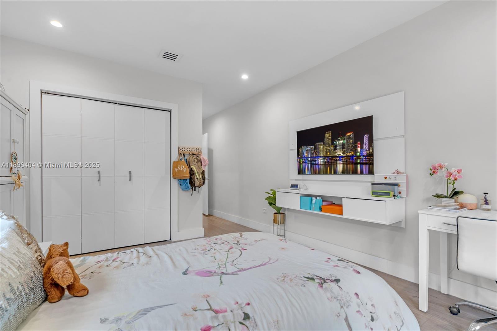 6235 Alton Rd Miami Beach, FL 33140