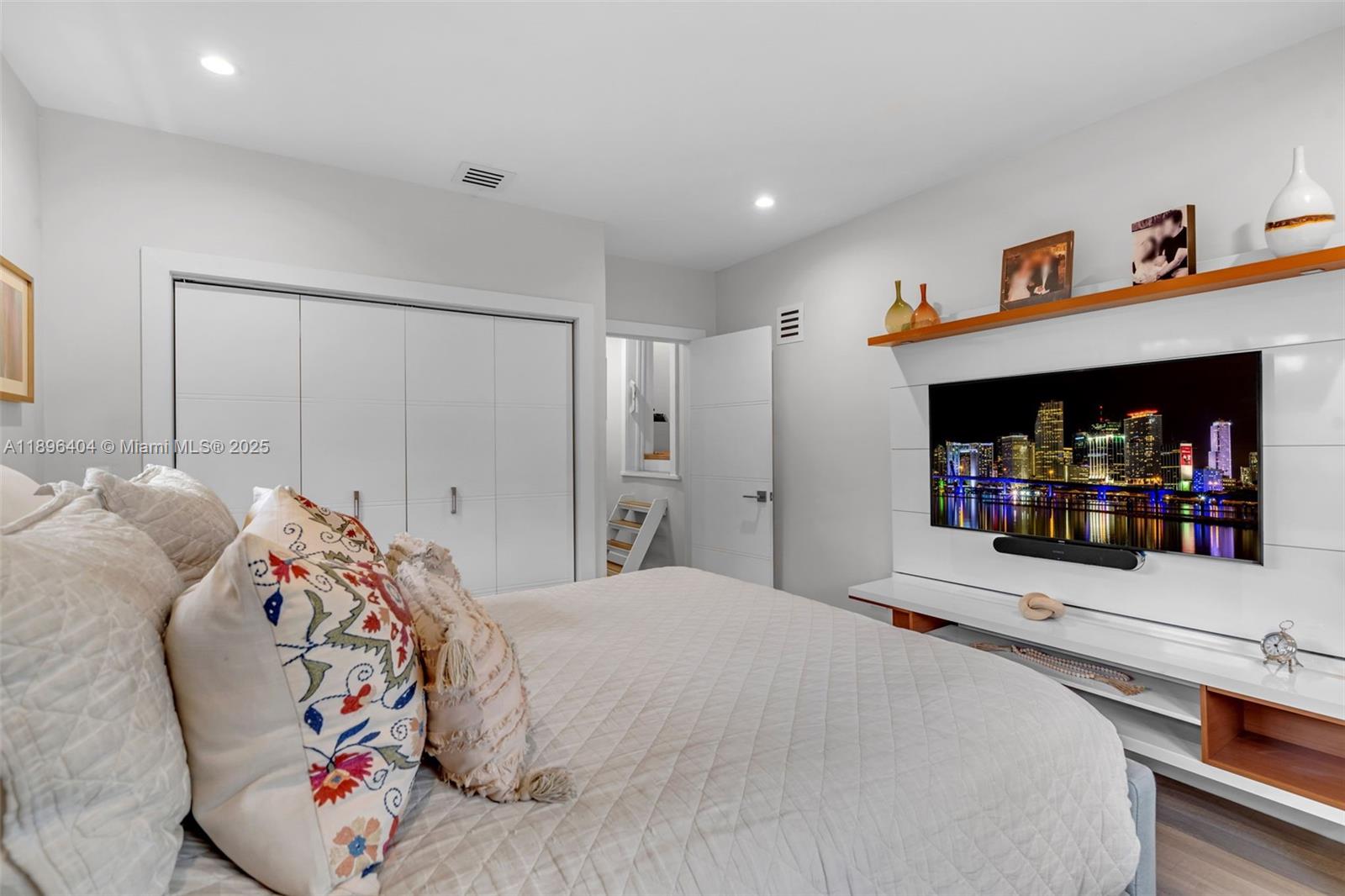 6235 Alton Rd Miami Beach, FL 33140