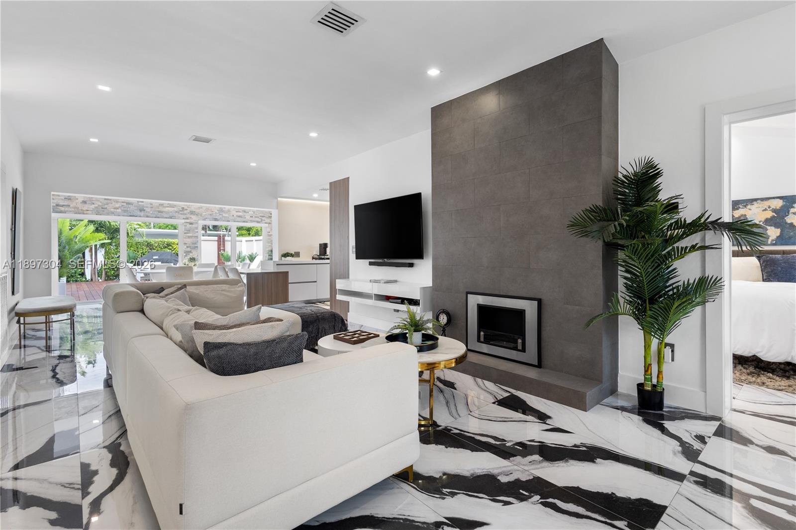 1544 Michigan Ave Miami Beach, FL 33139