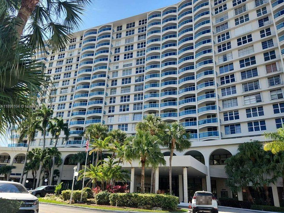 3800 S Ocean Dr #301