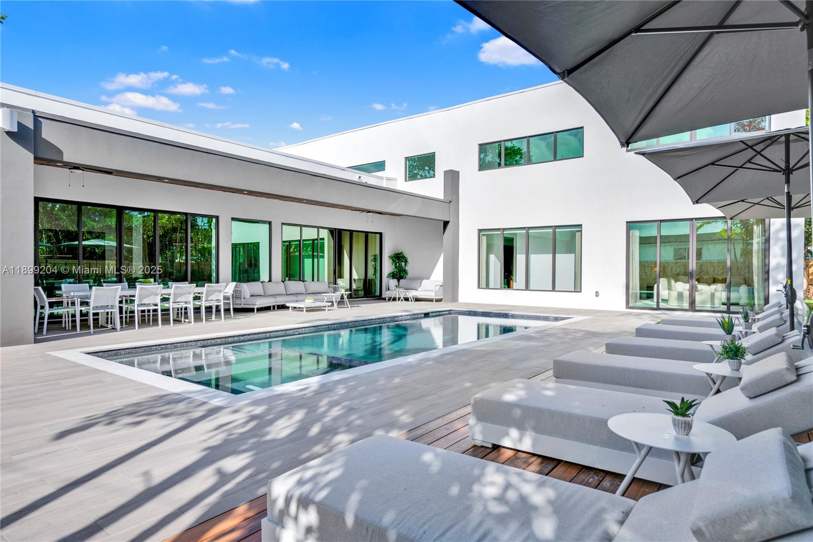 2110 NE 197th Ter Miami, FL 33179