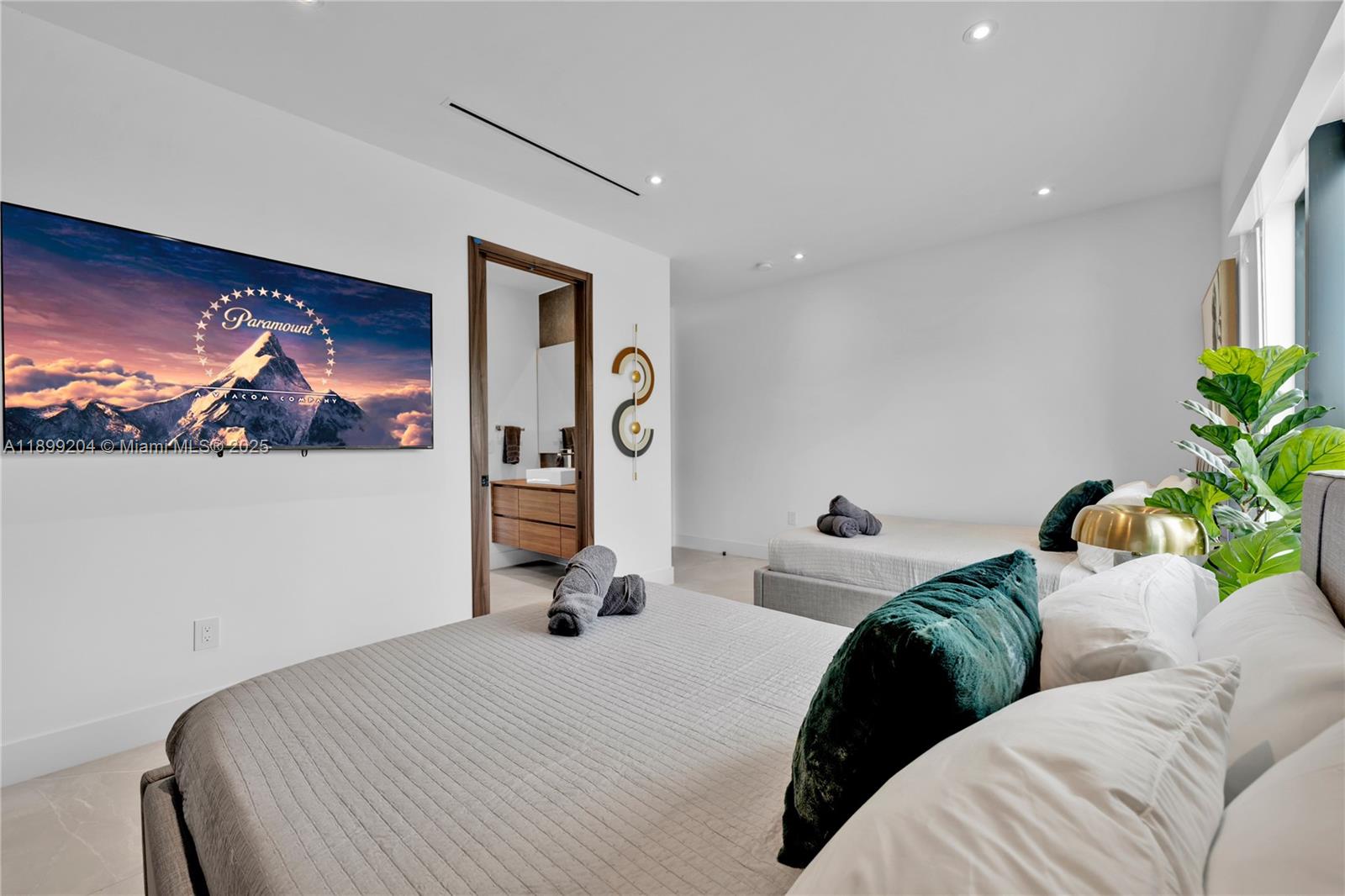 2110 NE 197th Ter Miami, FL 33179